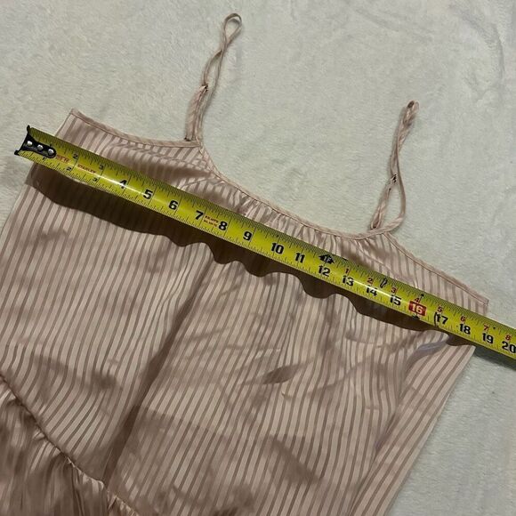 Victoria Secret size M stain tank top - Picture 4 of 4